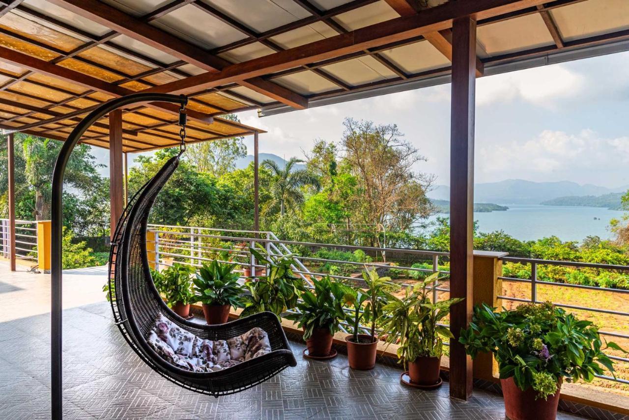 Ekam Lake House By Stayvista With Mountain & Lake Views, Outdoor Jacuzzi, Sauna, Modern Amenities & Kitchen Garden Pune Extérieur photo