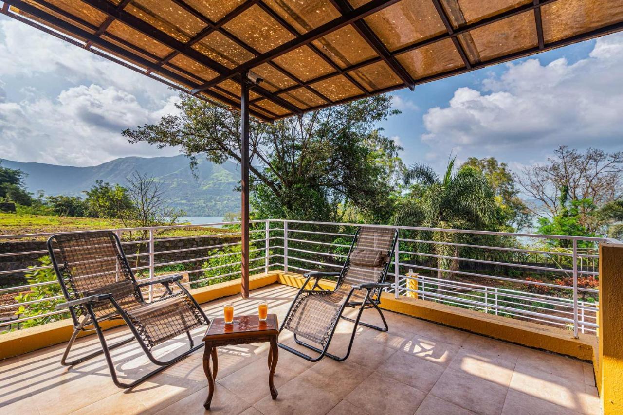Ekam Lake House By Stayvista With Mountain & Lake Views, Outdoor Jacuzzi, Sauna, Modern Amenities & Kitchen Garden Pune Extérieur photo