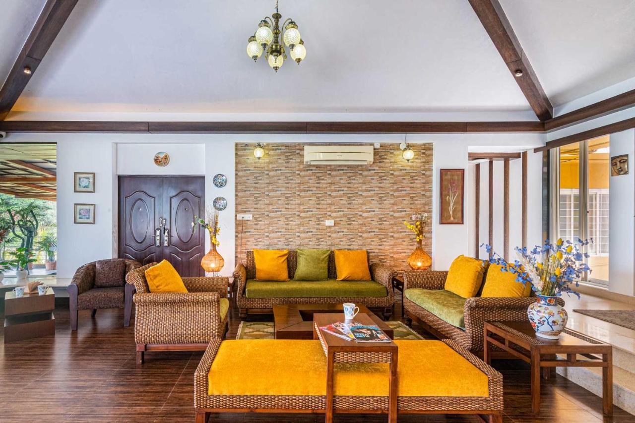 Ekam Lake House By Stayvista With Mountain & Lake Views, Outdoor Jacuzzi, Sauna, Modern Amenities & Kitchen Garden Pune Extérieur photo