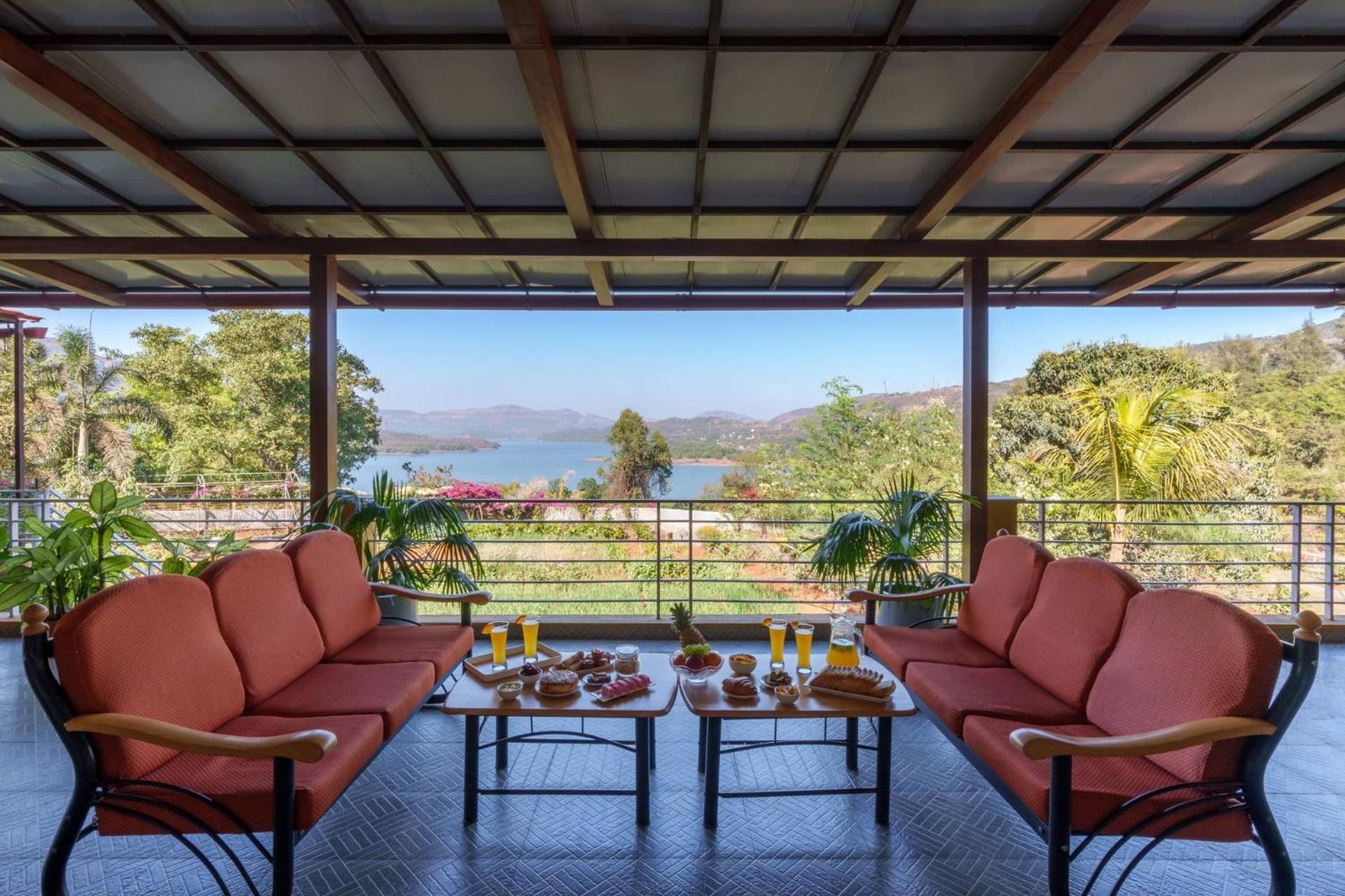 Ekam Lake House By Stayvista With Mountain & Lake Views, Outdoor Jacuzzi, Sauna, Modern Amenities & Kitchen Garden Pune Extérieur photo