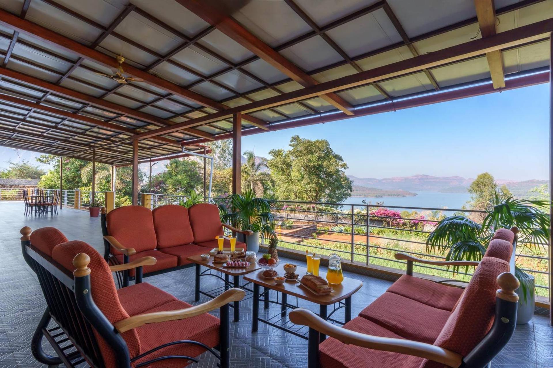 Ekam Lake House By Stayvista With Mountain & Lake Views, Outdoor Jacuzzi, Sauna, Modern Amenities & Kitchen Garden Pune Extérieur photo